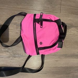 Pink mini lululemon bag, 1L worn like new!